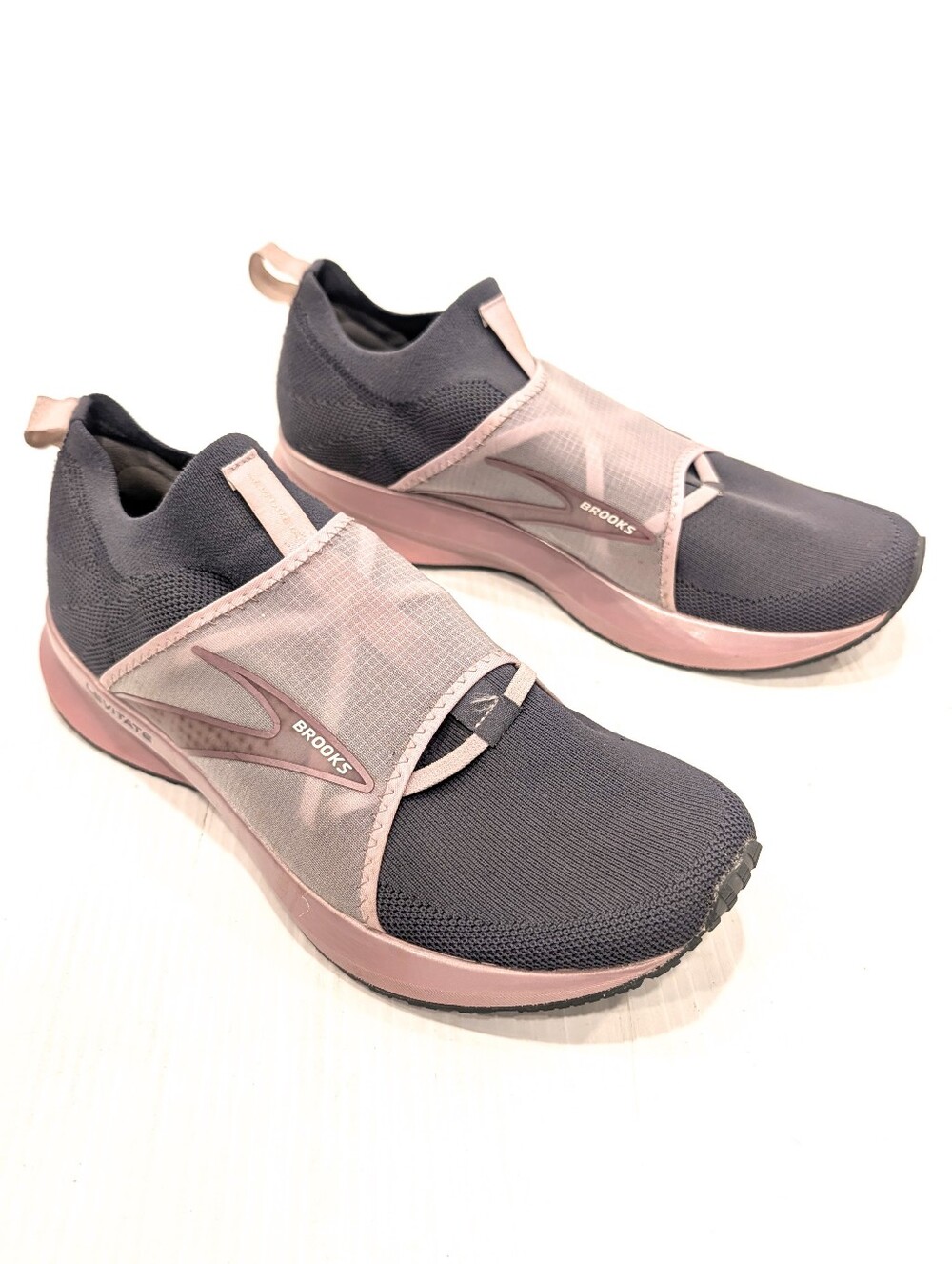 BROOKS Levitate 4 LE Women's Slip-On Black Ombre Running Shoes Size 11